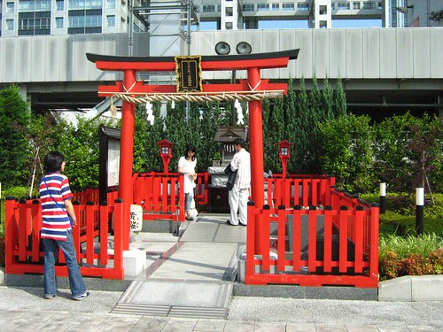 Aqua City Odaiba Shrine, a shrine on top of a shopping mall