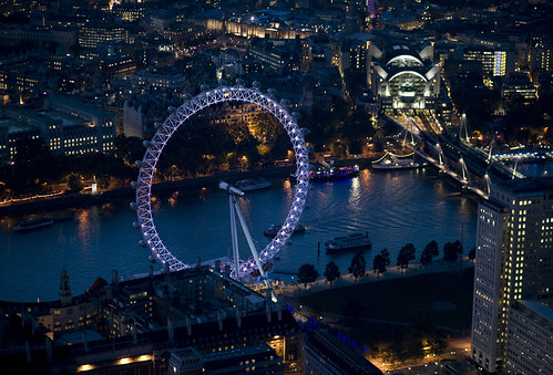 London's Eye and the Thames (c Jason Hawkes; used with permission)