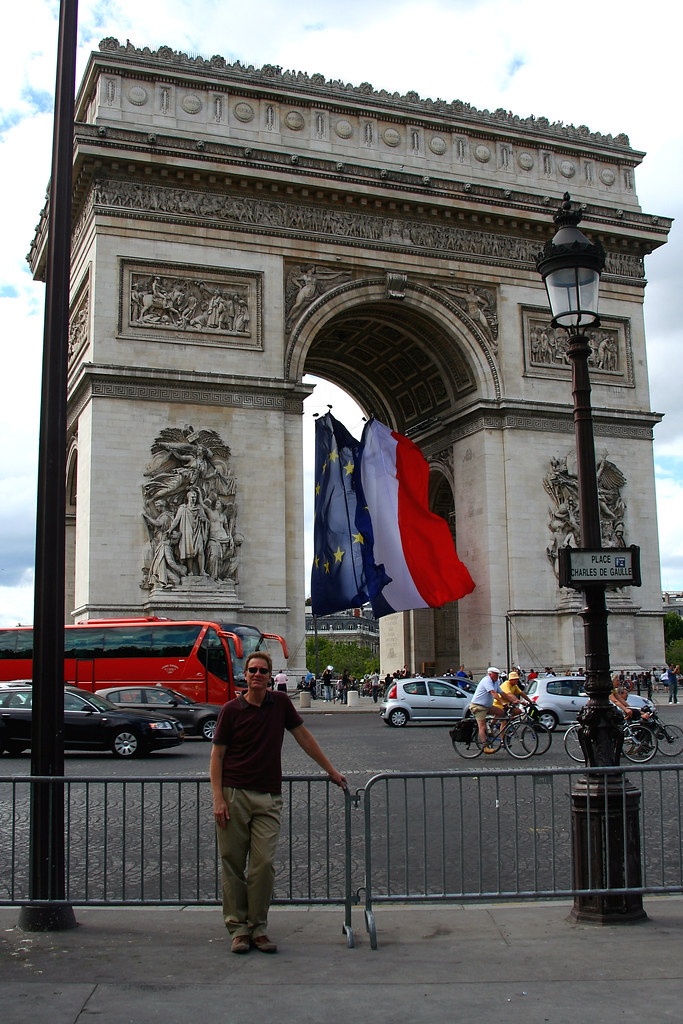 SSS at the Arc de Triomphe
