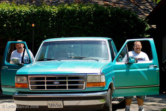 blue ford losangeles turquoise teal father son kitsch nostalgia americana trucks southerncalifornia sanfernandovalley encino lydiamarcus fotonomous curioustransport httpfotonomousblogspotcom 1995f150xlt