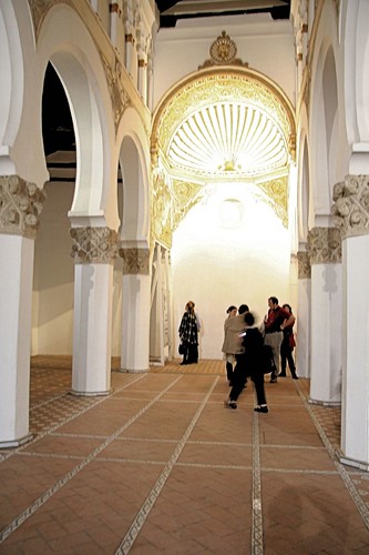 Toledo Spain - Sinagoga de Santa Maria la Blanca interior. por ????? (Prora).