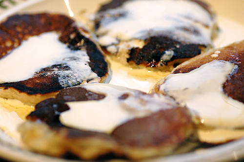 drop scones with maple syrup and cream