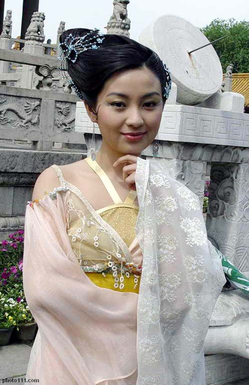 celebrity,gallery,Asian,Girls,Learn Tips Designed Wedding Dress 
