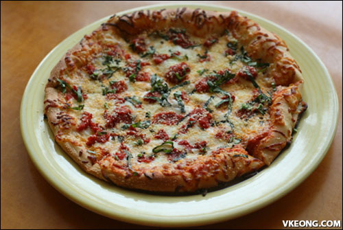 italian tomato & basil pizza