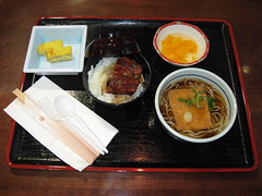 Mitsuwa Marketplace: Unagi don rice bowl set with mini kitsune soba - from Kayaba