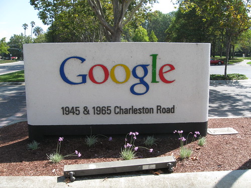 один из знаков возле Googleplex