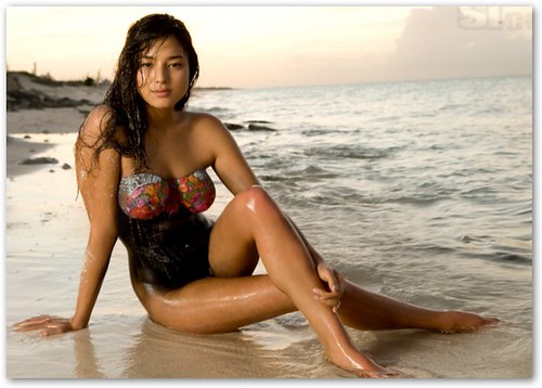Jessica Gomes in the Surf