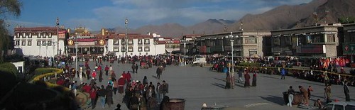 Jokhang_Square,_the_first_destination_or_drop-off_for_most_tourists