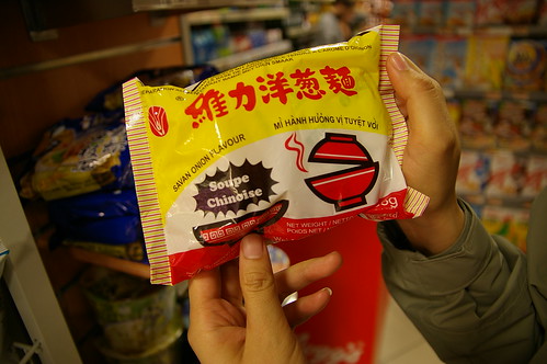 在小雜貨店看到來自台灣熟悉的東西