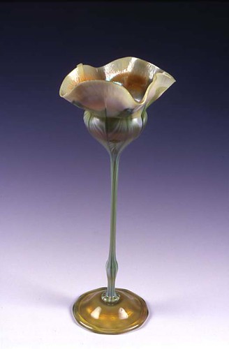 018- Jarra con forma de flor cristal- sin fecha