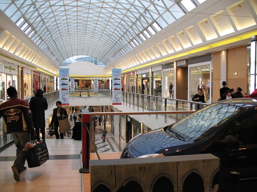 Inside Evry 2 Mall