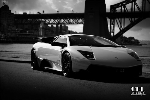 Photoshoot with the Lamborghini Murci lago LP6704 SV in Sydney harbour