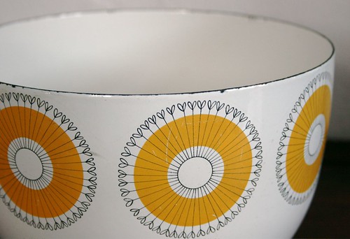 yellow starburst bowl