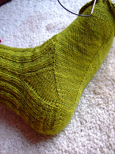 Arch-shaped sock