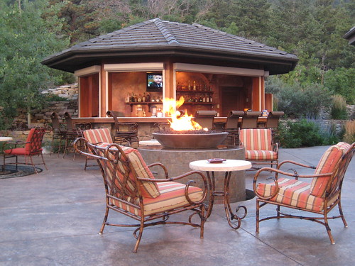 outdoor living space fire pit