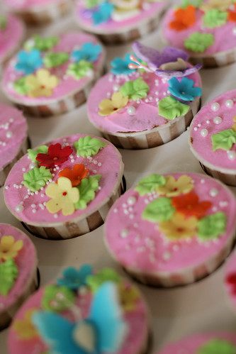 cupcakes-syafa-pink-garden-butterfly-2
