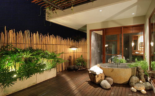Sumatra outdoor bath at the Longhouse