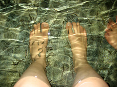 Gugo Outing_Vicky feet in fish spa
