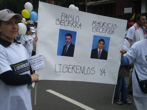 Marcha 20 de julio - Pancarta Pablo Becerra y Mauricio Becerra