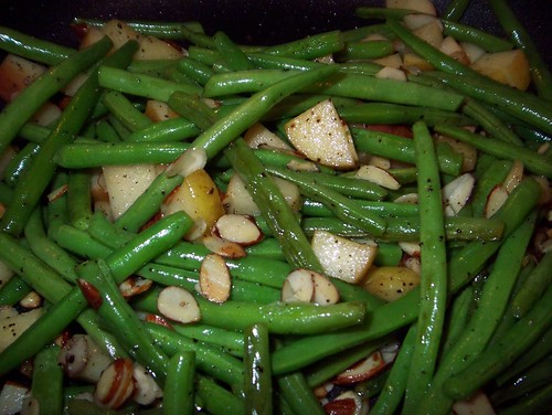 green beans with apples and almonds