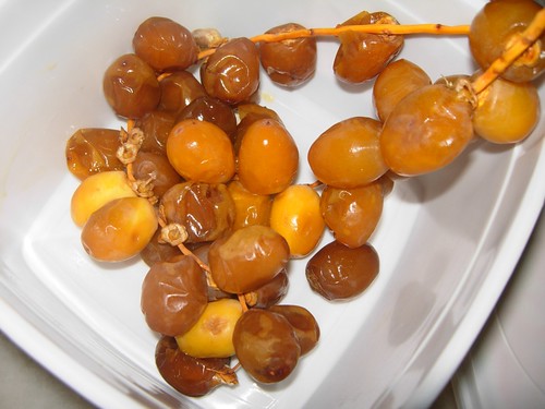 fresh dates buah kurma segar