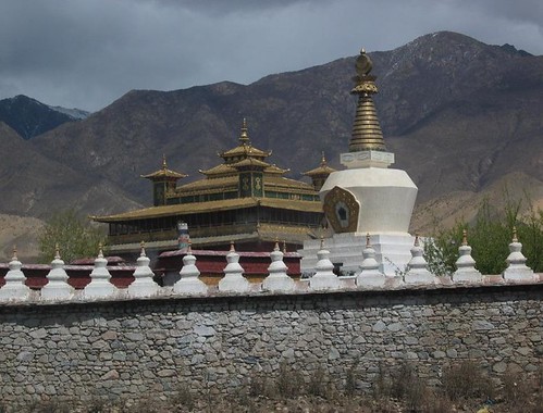 Entering_the_impressive_Samye_Monastery_through_its_protective_wall