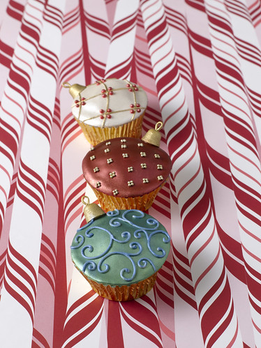 Ornament cupcakes from Confetti Cakes for Kids