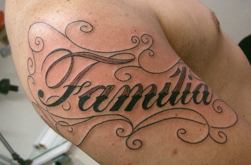 Tatuagem Familia Script Tattoo