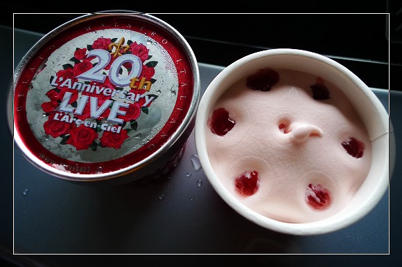 會場限定的薔薇口味冰淇淋
