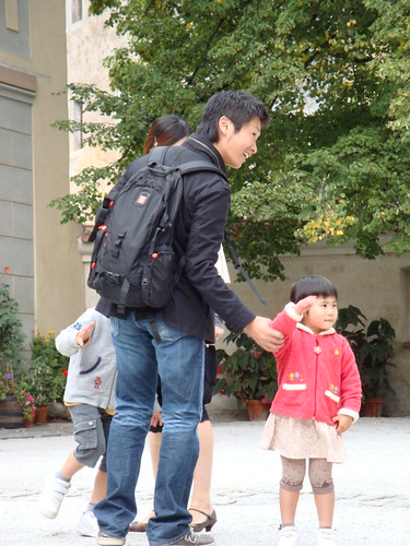 20080914-Day4-CK城堡行-日本小孩幫爸媽拍2