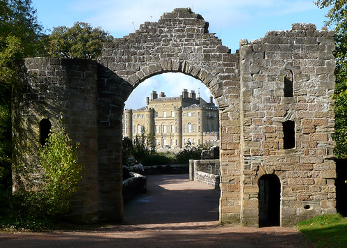 Culzean castle through the folly