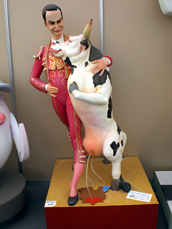 zapatero-milking-bull