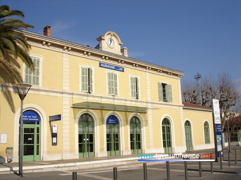 La gare d'Aubagne (13400) sur la ligne Marseille - Toulon