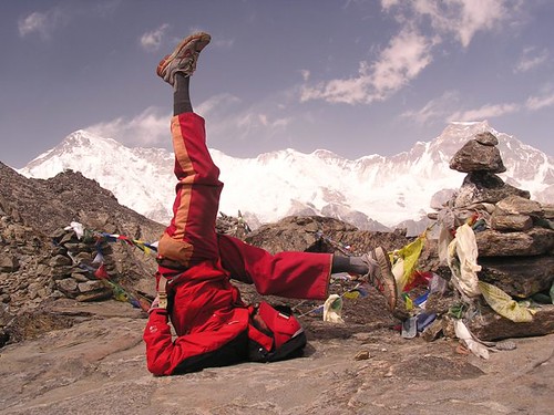 Trek and yoga around Mt Everest, Nepal. por Eric Lon.
