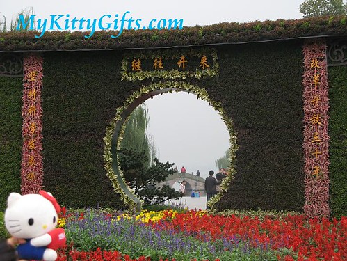 Hello Kitty's View of Picturesque Window in Entrance Gateway of Xi Hu Tian Di, HangZhou