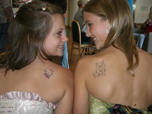 Temporary Tattoo :Two gorgeous twins with the Celebrity model pictures animal cartoon tattoo