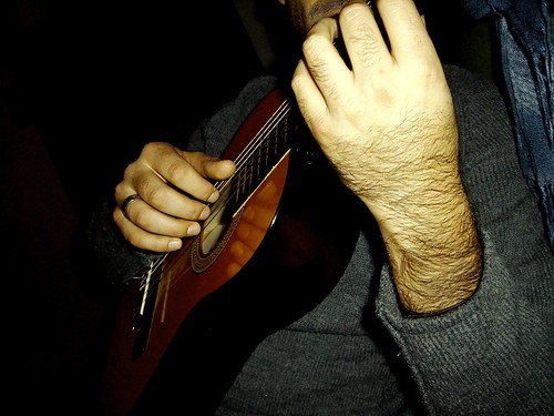 Pensavo è bello che dove finiscono le mie dita debba in qualche modo cominciare una chitarra.