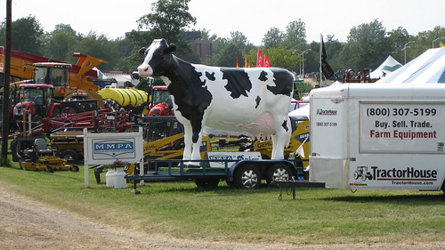 Michigan- Ag Expo Giant Cow
