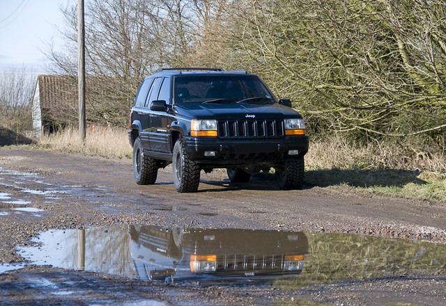 reflections puddle photography suffolk nikon jeep grand cherokee burystedmunds d90 glennscott