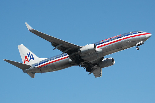american airlines plane. American Airlines 737-800