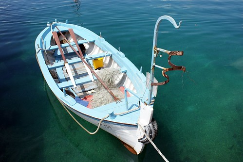 A boat in the harbour of Tucepi
