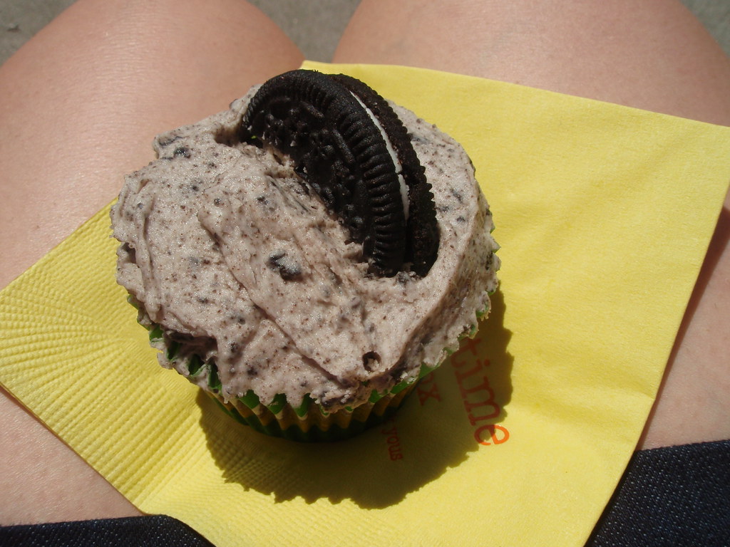Mint cookies and cream cupcake
