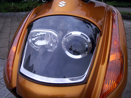 Twin Front Lamps.
