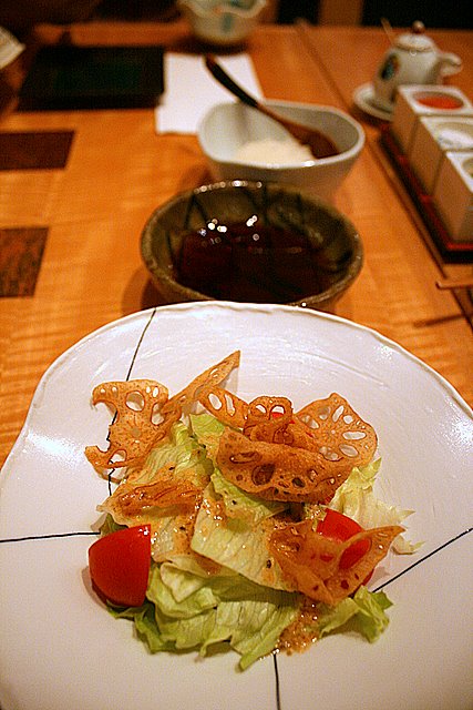 Salad with renkon chips