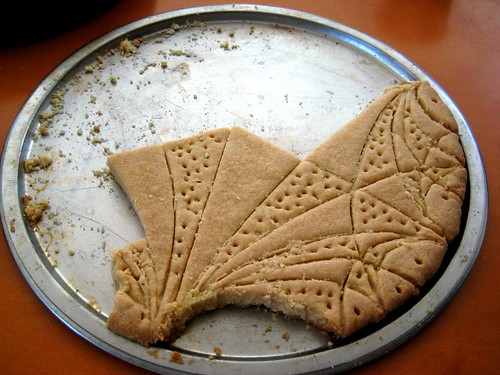 shortbread cookie endowed with hyperbolic structure