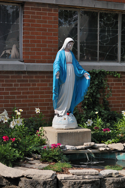 Holy Angels Parish (former Saint Bernard Church), in Wood River, Illinois, USA - Marian garden