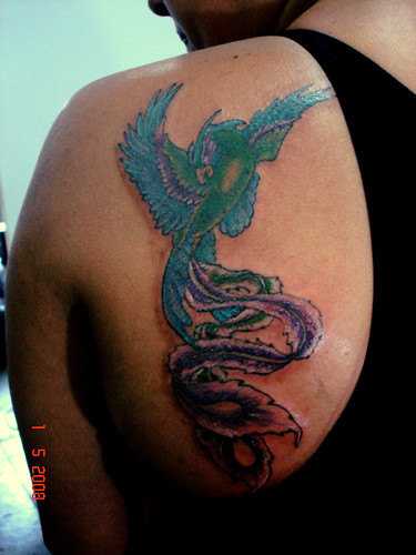 tatuagem fenix nas costas