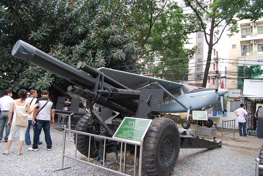 Cañón de artillería en el Museo de Recuerdos de la Guerra