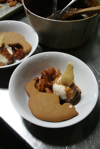 caramelized apples, vanilla soy ice cream, gingerbread kitty cookie and caramel sauce. 
