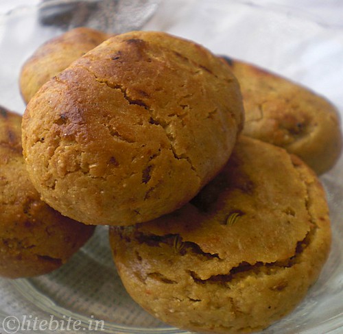 Baked wholewheat crispy buns - Baati